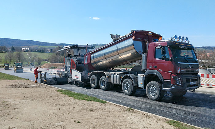 Asphalteinbau im Wohngebiet Asphalteinbau im Wohngebiet