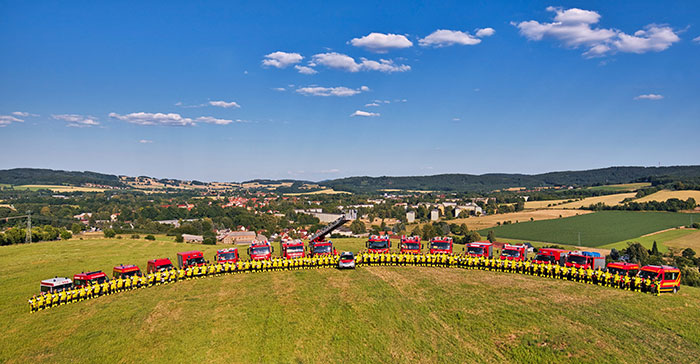 Erinnerungsfoto mit neuer Einsatzbekleidung auf dem Karrenberg Erinnerungsfoto mit neuer Einsatzbekleidung auf dem Karrenberg