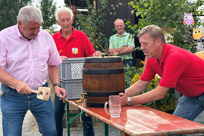 Bieranstich beim Herbstfest Bieranstich beim Herbstfest