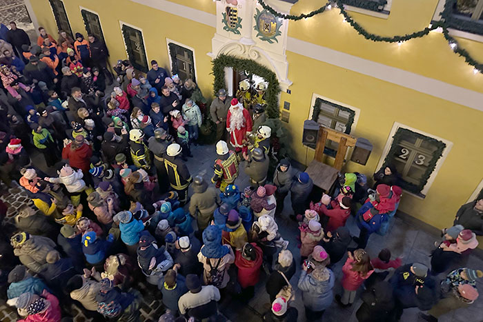 Kinder weckten den Weihnachtsmann