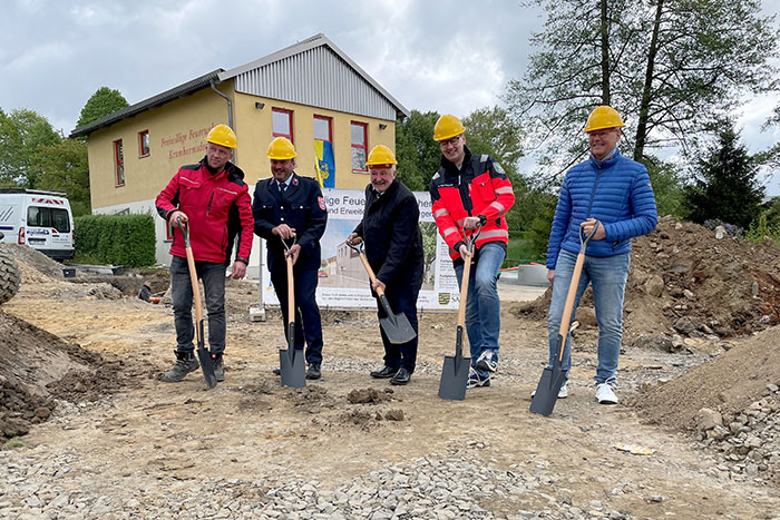 Spatenstich für den neuen Anbau am Gerätehaus Spatenstich für den neuen Anbau am Gerätehaus