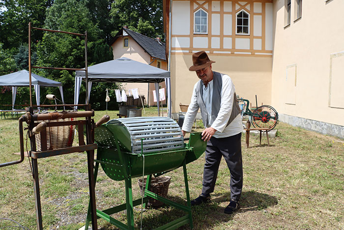 Kartoffelwaschen an der Hofmühle Kartoffelwaschen an der Hofmühle