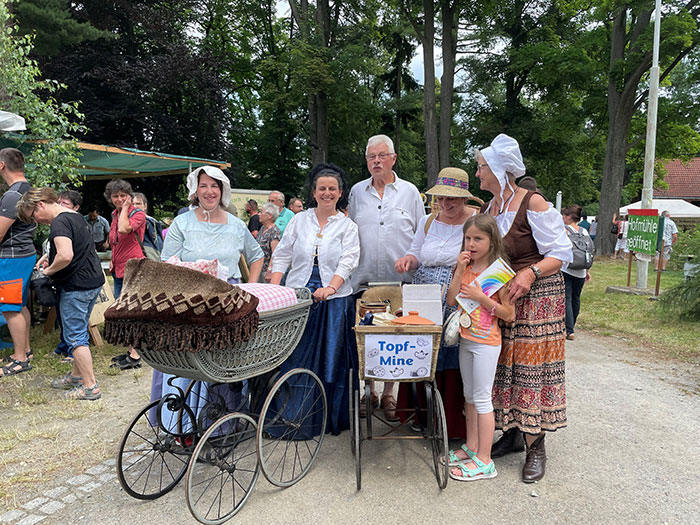Langburkersdorfer und Neustädter Originale von einst mit Besuchern Langburkersdorfer und Neustädter Originale von einst mit Besuchern