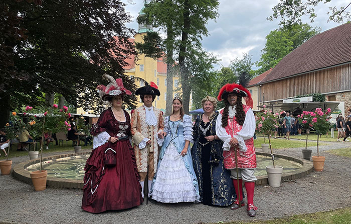 Feine Herrschaften der Barockbühne Dresden im Schlosspark Feine Herrschaften der Barockbühne Dresden im Schlosspark