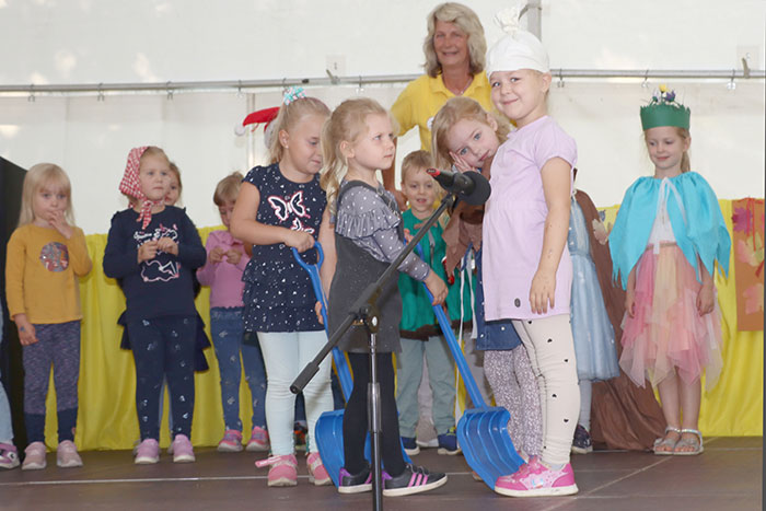 Aufführung Programm über die Jahreszeiten Aufführung Programm über die Jahreszeiten