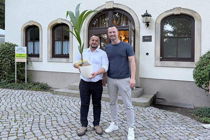 Bürgermeister Alexander Sachse (rechts) und der neue Betreiber Kujtim Shabani Bürgermeister Alexander Sachse (rechts) und der neue Betreiber Kujtim Shabani