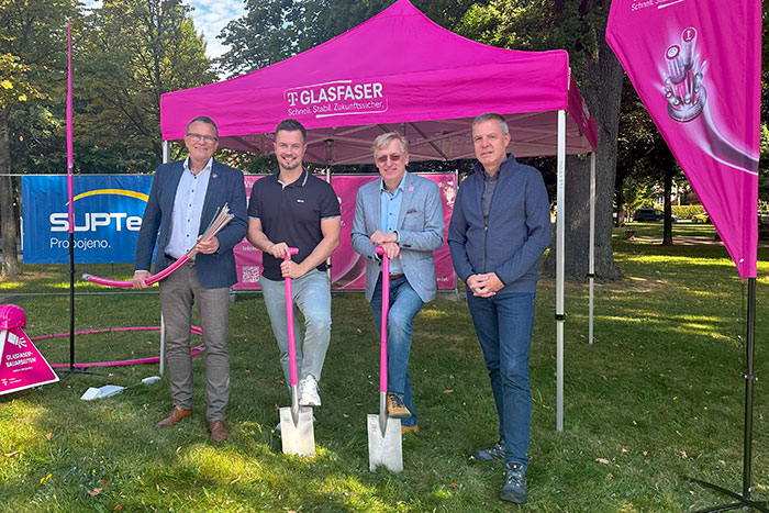 Spatenstich zum Breitbandausbau
